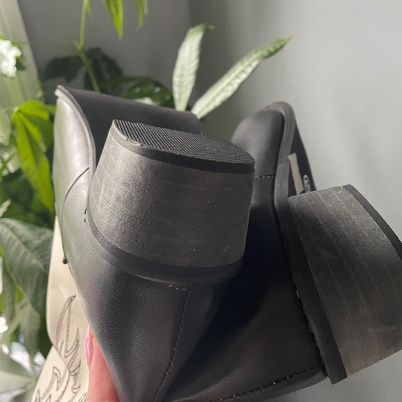 Black white cowboy boots western embroidered detail - Picture 5 of 5